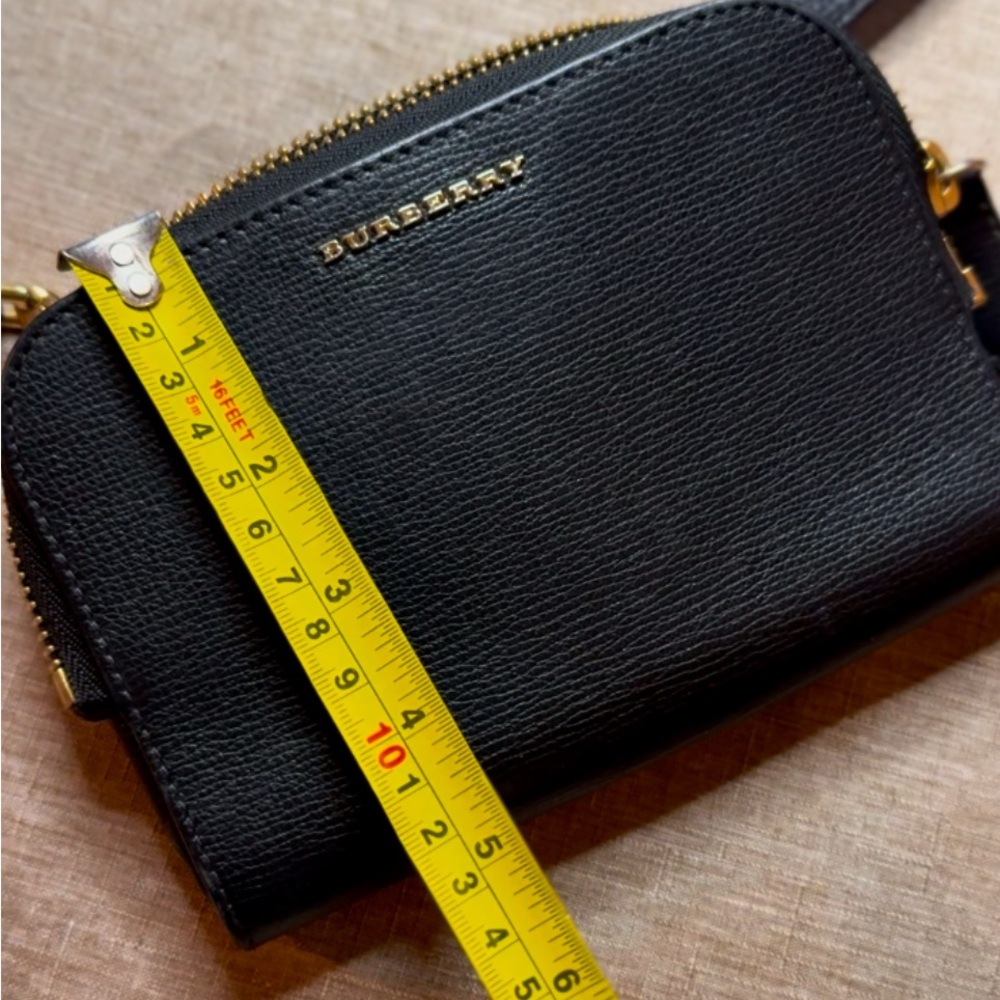 Burberry- crossbody/belt bag/clutch